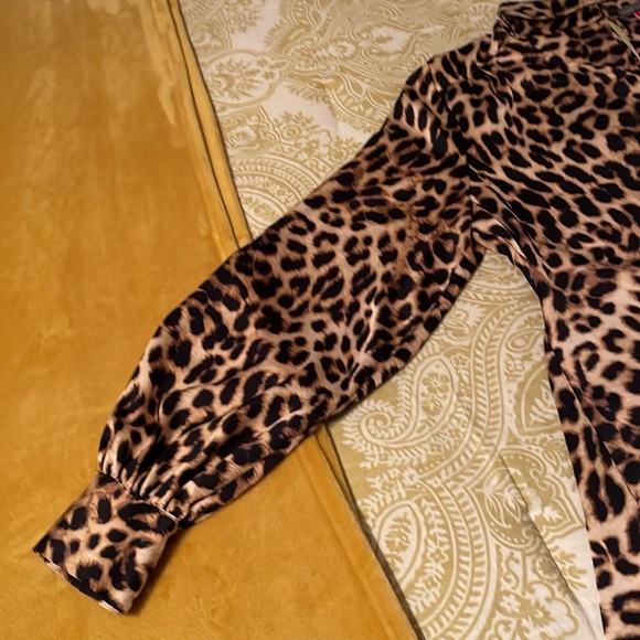 Vince Camuto leopard print blouse - Picture 7 of 8